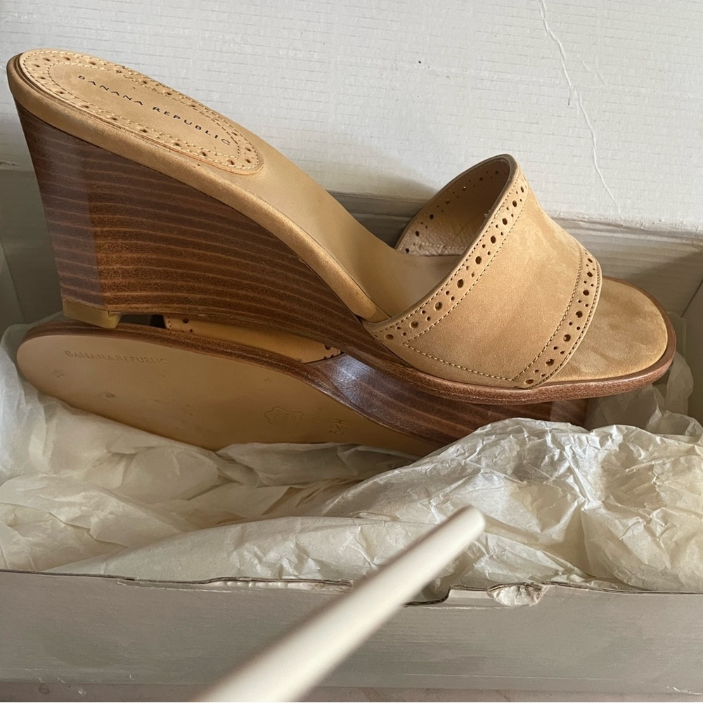 Banana Republic Tan Leather Wedge Sandals